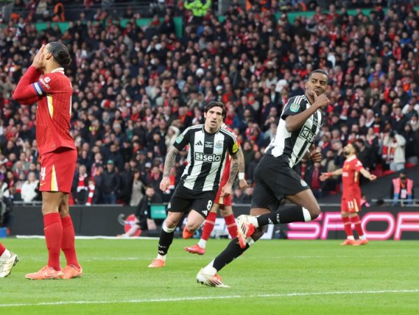 Dimazio: Liverpool muốn Isaac và Osmeen, Isaac muốn rời Newcastle