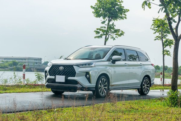 Các đại lý xe hơi đấu tranh khi nhu cầu yếu kéo xuống thị trường ô tô Việt Nam