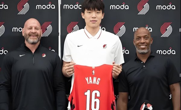 Chấn thương gân Achilles khiến Bucks bị bỏ rơi, Lillard có thể có ý định trở lại đường mòn, gia nhập lực lượng với vòng đầu tiên chọn Yang Hansen