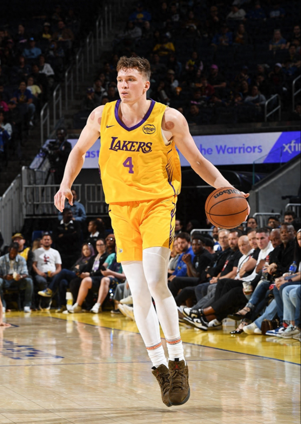 Ba thực hành mỗi ngày bắt đầu trong thời gian nghỉ phép, Sknector cổ điển California đã mất tất cả ba con trỏ và bị truyền thông chế giễu