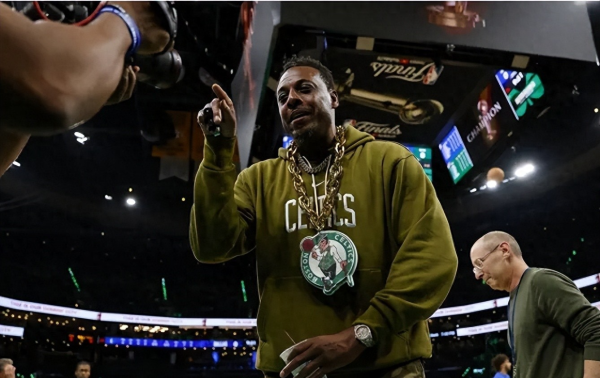 Paul Pierce tuyên bố anh ấy là một cầu thủ ghi bàn thuần túy tốt hơn Jordan, James và Durant