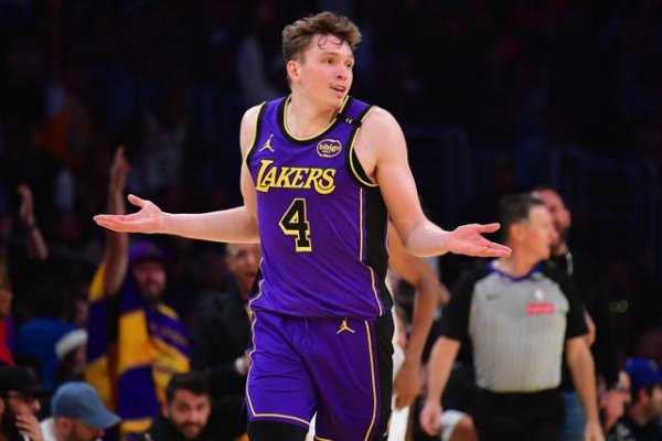 LƯU Ý TEAM: Lakers đang vận 