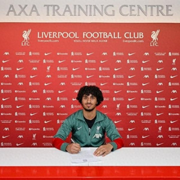 Chính thức: Cầu thủ trẻ đào tạo thanh niên 18 tuổi Ahmed đã ký hợp đồng chuyên nghiệp đầu tiên với Liverpool