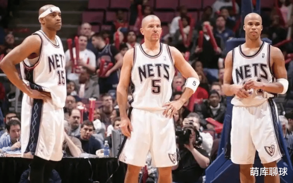 Năm 2005, James đã dẫn dắt đội tới 42 chiến thắng, tại sao Cavaliers lại bỏ lỡ vòng playoffs?