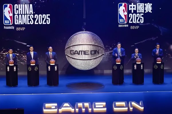 Rockets ký hợp đồng cũ của C